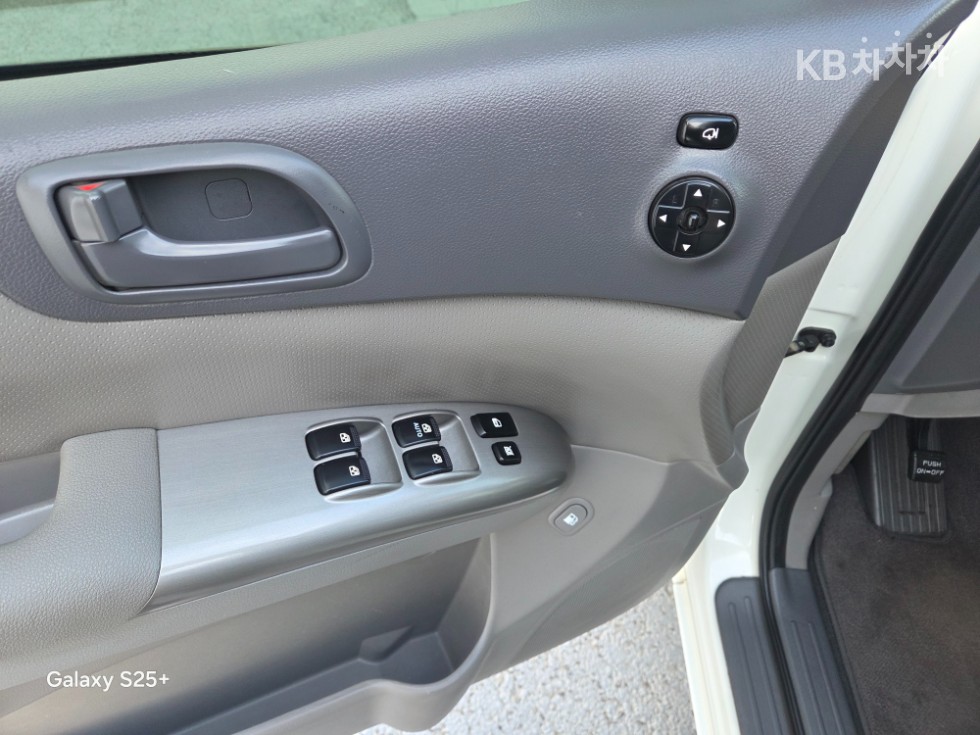 2011 - kia carnival