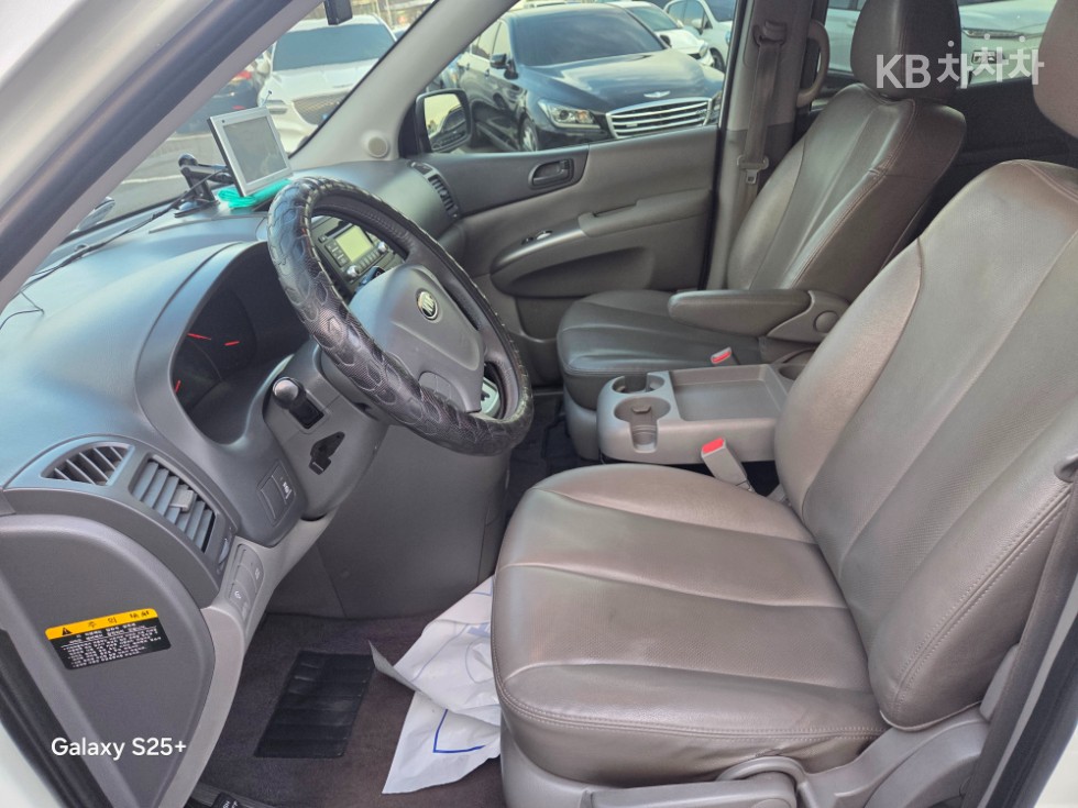 2011 - kia carnival