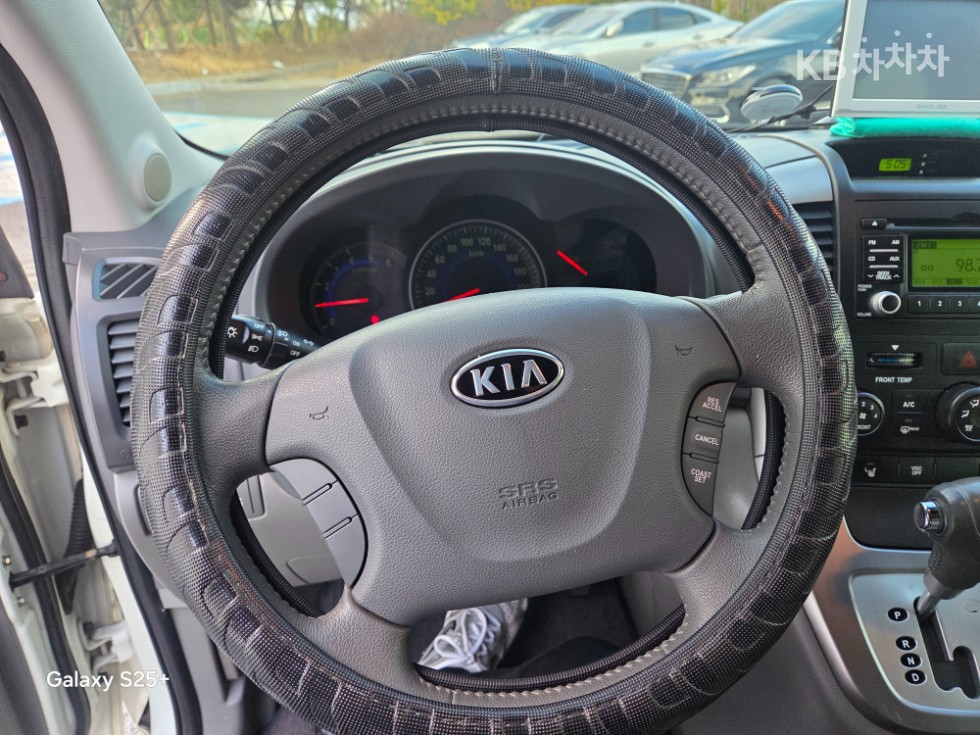 2011 - kia carnival