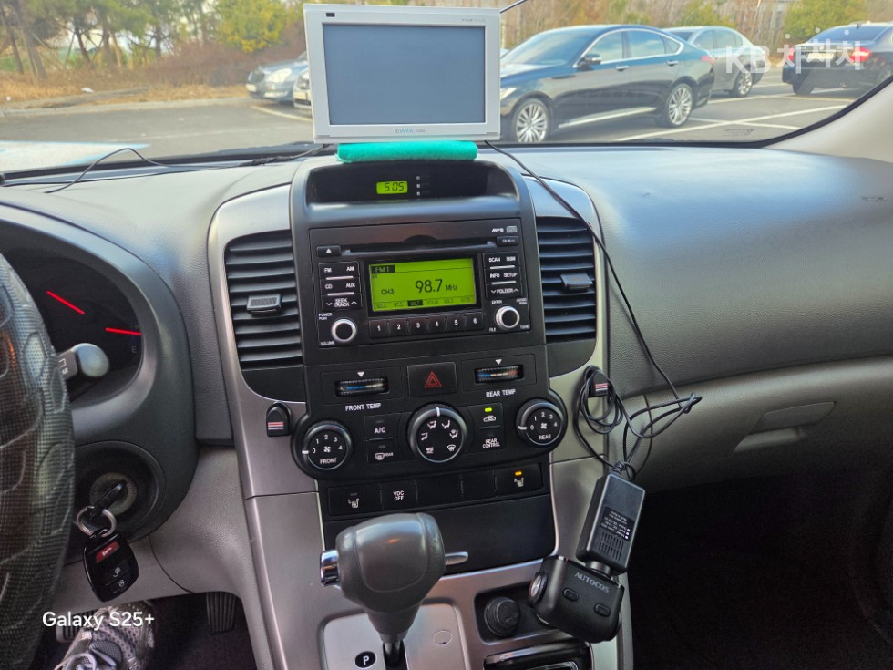 2011 - kia carnival