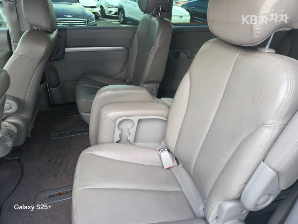 2011 - kia carnival
