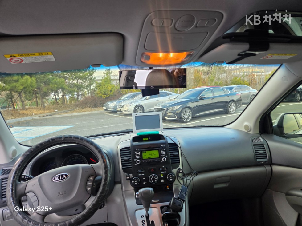 2011 - kia carnival