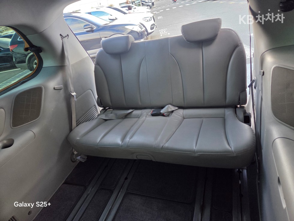 2011 - kia carnival