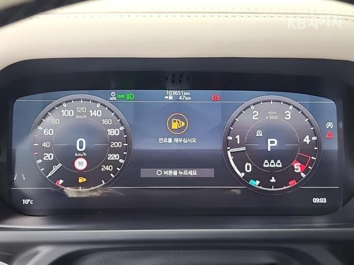 Land Rover Defender L663 110 D250 SE 7