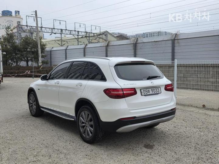 Mercedes-Benz GLC-Class X253 350e 4Matic Premium 5
