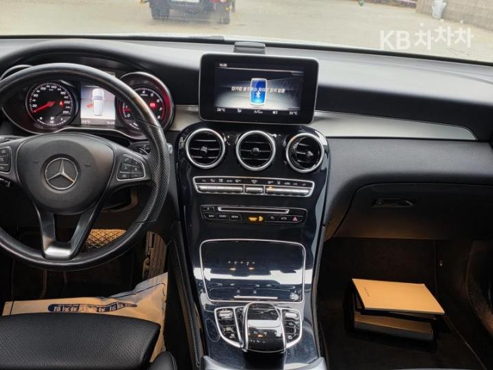 Mercedes-Benz GLC-Class X253 350e 4Matic Premium 10