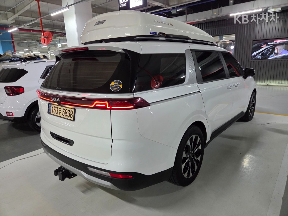 2022 - kia carnival