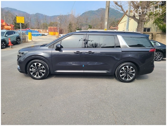 2022 - kia carnival