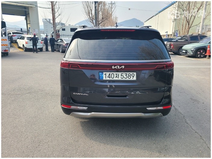 2022 - kia carnival