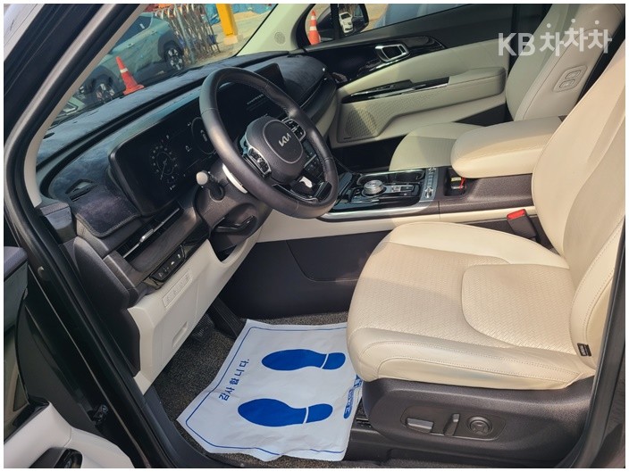 2022 - kia carnival