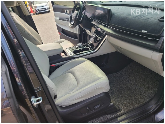 2022 - kia carnival