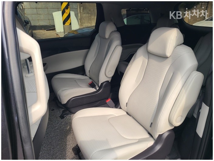 2022 - kia carnival
