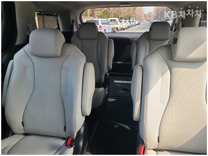 2022 - kia carnival