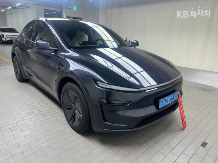Tesla Model Y Long Range 2