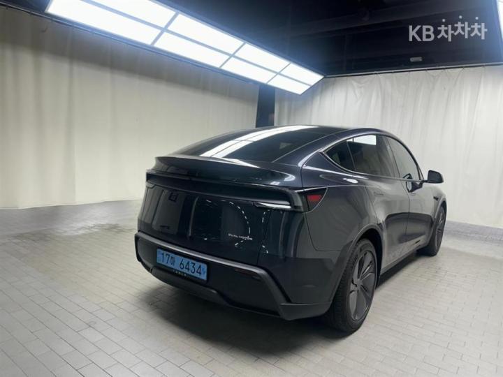 Tesla Model Y Long Range 3