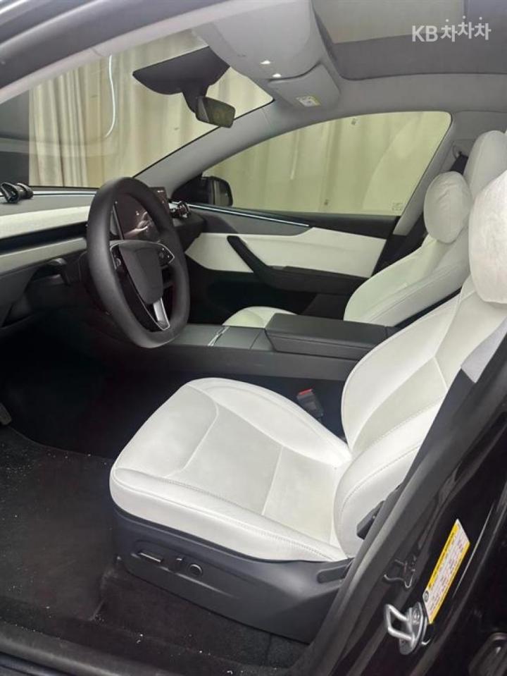 Tesla Model Y Long Range 4