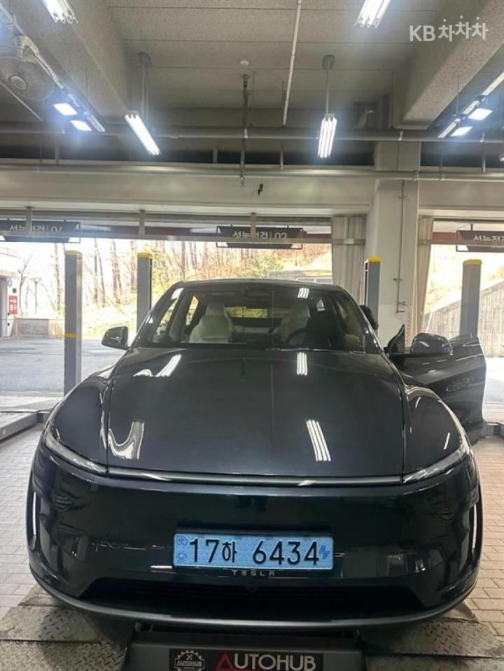 Tesla Model Y Long Range 6