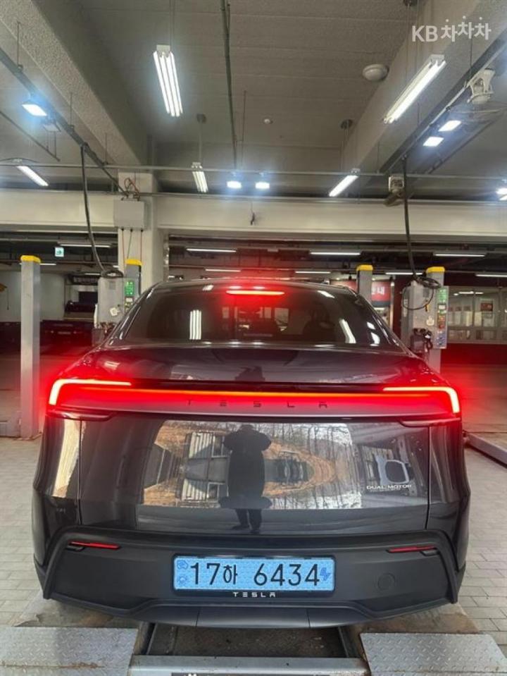 Tesla Model Y Long Range 7