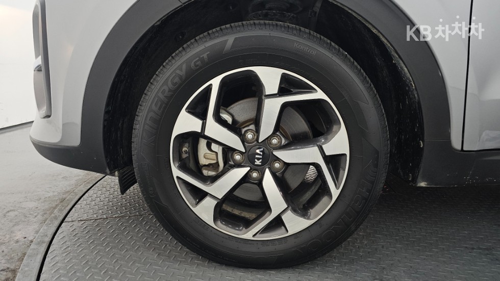 2021 - kia sportage