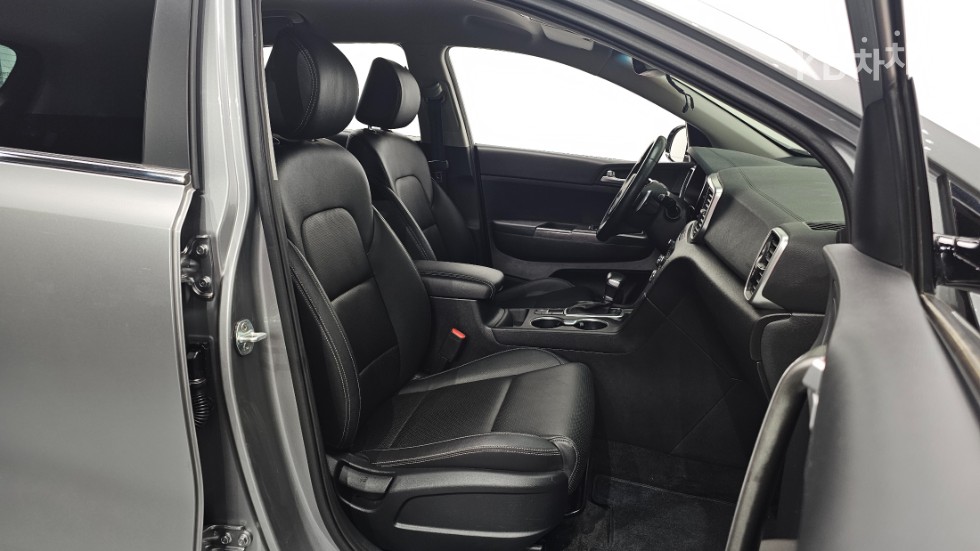 2021 - kia sportage