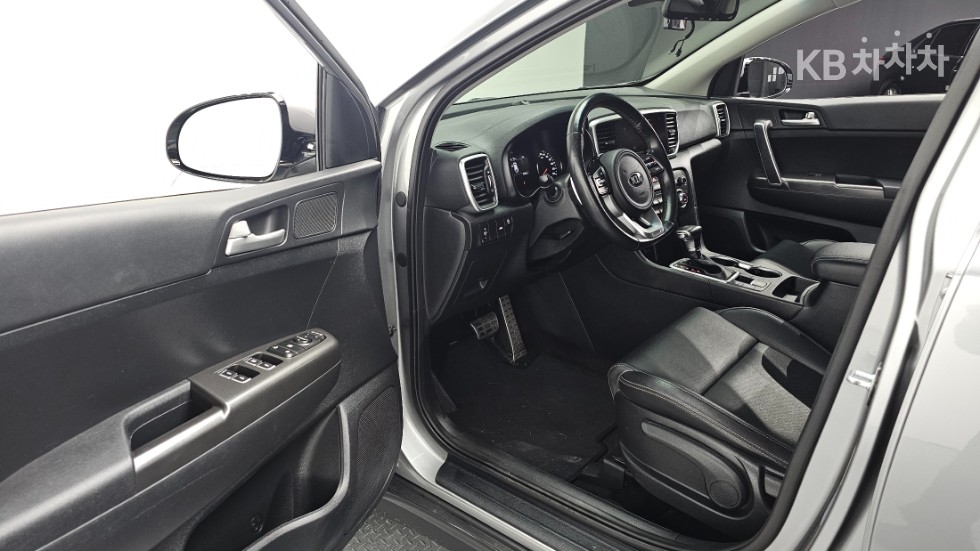 2021 - kia sportage