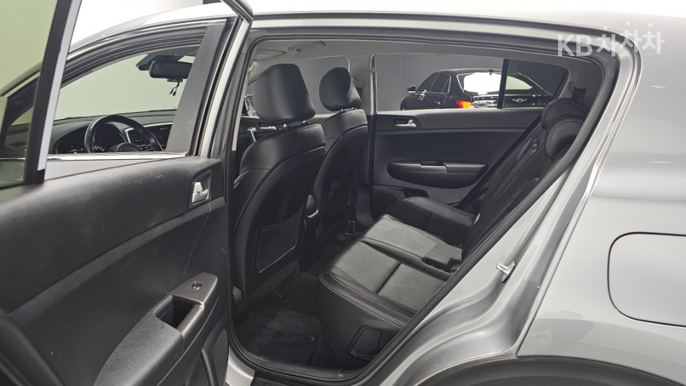 2021 - kia sportage