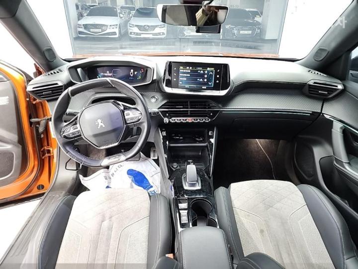 Peugeot 2008 e- GT Line 8