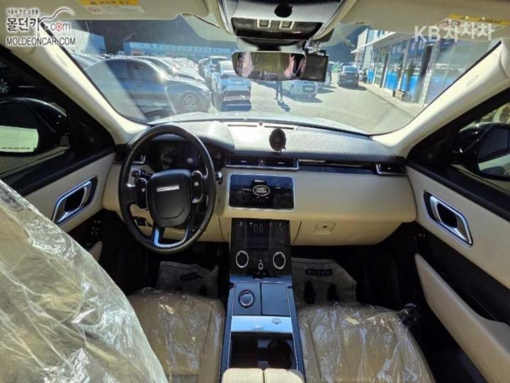 Land Rover Range Rover Velar 2.0 D240 R-Dynamic SE 8