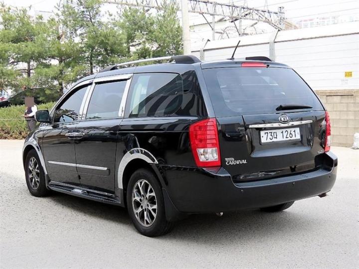 Kia Carnival R Grand GLX Premium 4