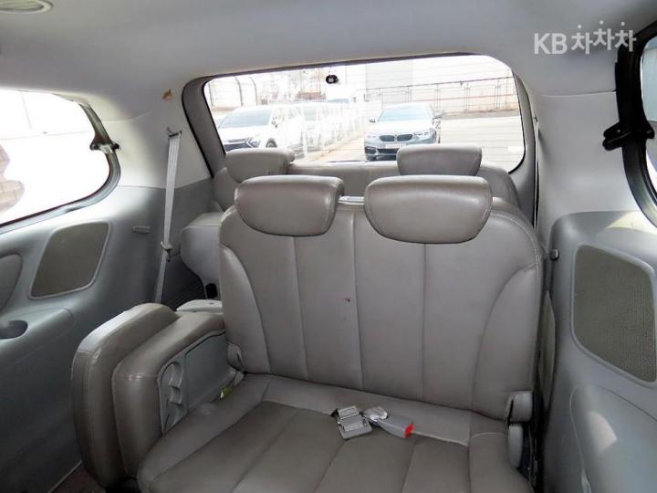 Kia Carnival R Grand GLX Premium 8