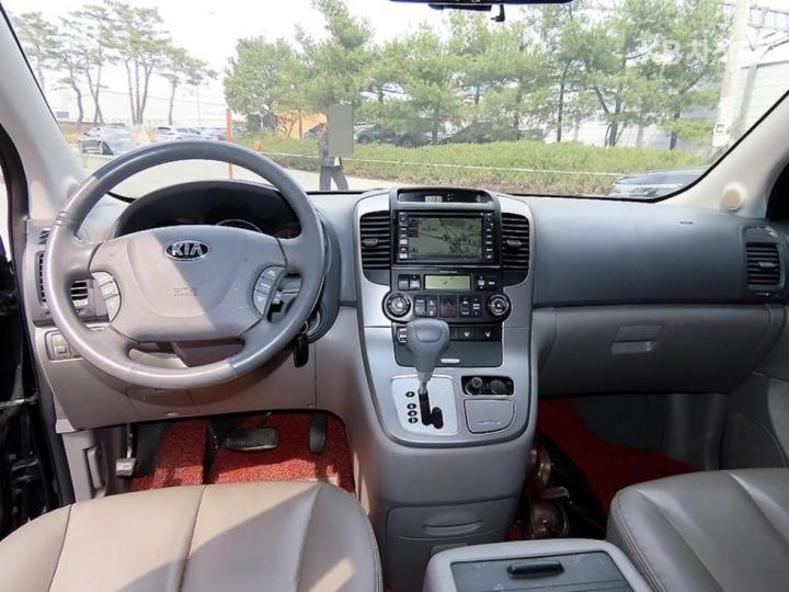 Kia Carnival R Grand GLX Premium 9