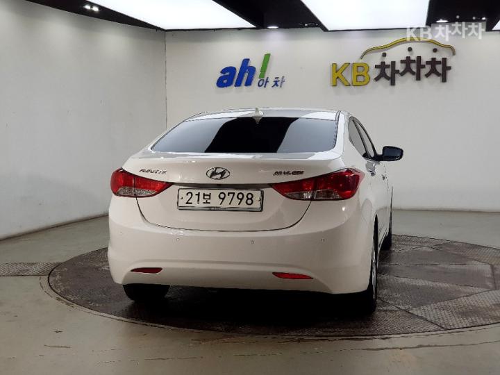 Hyundai Avante MD M16 GDi PREMIER 4