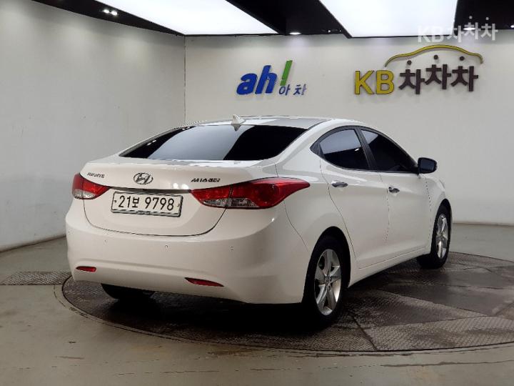 Hyundai Avante MD M16 GDi PREMIER 5