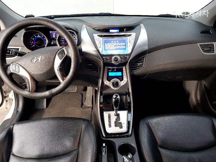 Hyundai Avante MD M16 GDi PREMIER 6
