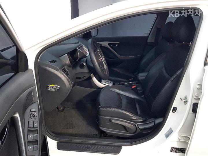 Hyundai Avante MD M16 GDi PREMIER 9