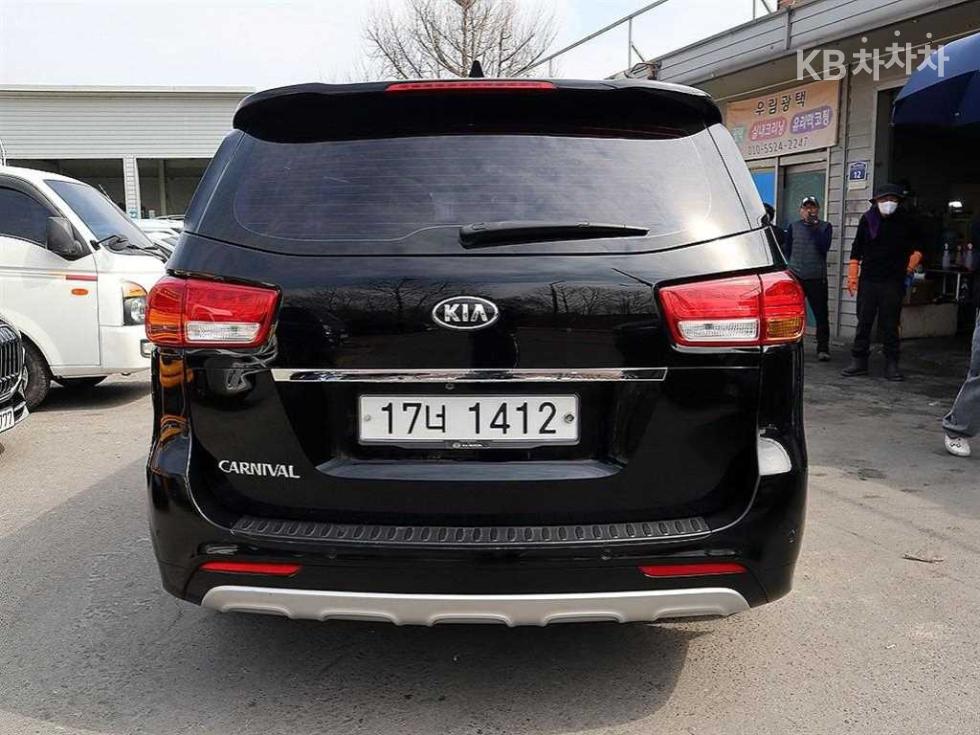 2017 - kia carnival