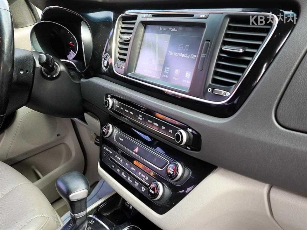 2017 - kia carnival