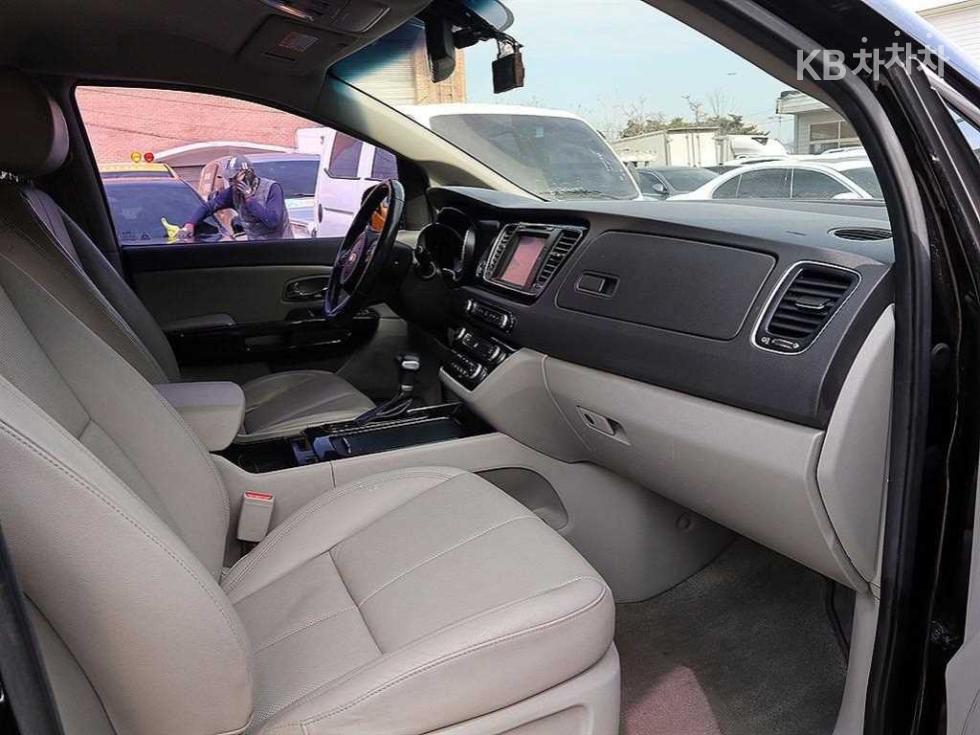 2017 - kia carnival