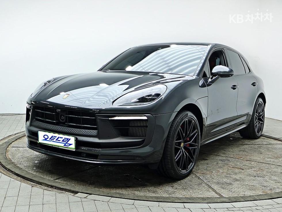 2023 - porsche macan