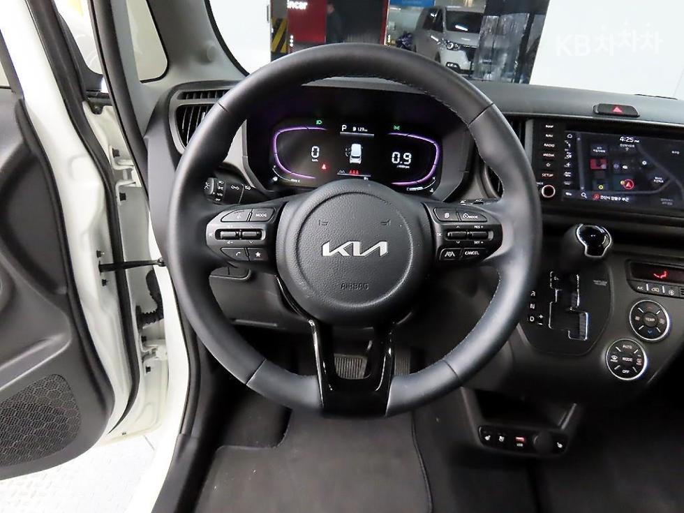 2025 - kia kia