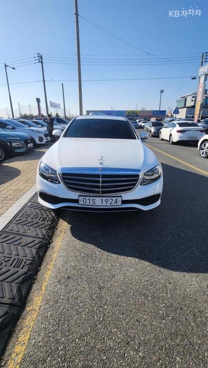 Mercedes-Benz E-Class W213 E300e 4MATIC Exclusive 2