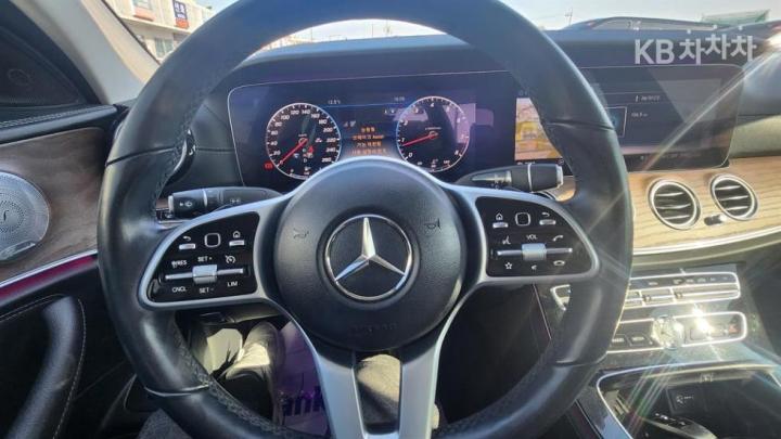 Mercedes-Benz E-Class W213 E300e 4MATIC Exclusive 6