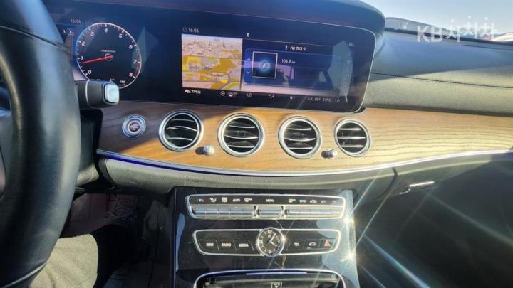 Mercedes-Benz E-Class W213 E300e 4MATIC Exclusive 7