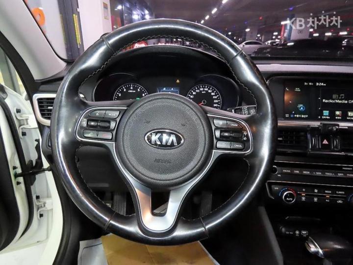 Kia K5 2.0 Gasoline MX Prestige 9