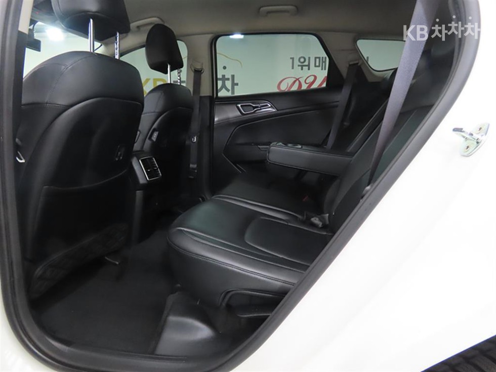 2022 - kia sportage