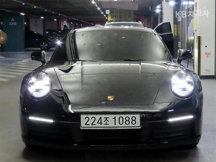 Porsche Carrera 911 992 4S 3