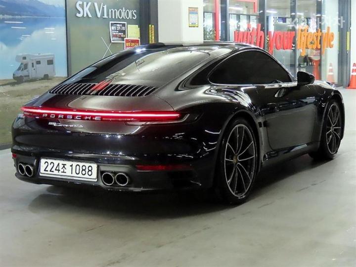 Porsche Carrera 911 992 4S 5