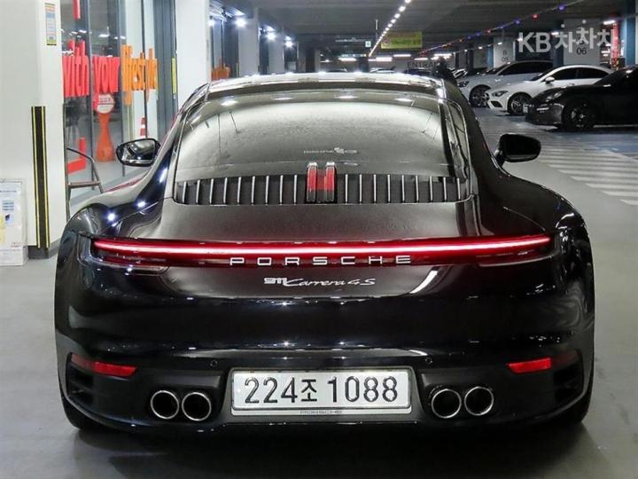 Porsche Carrera 911 992 4S 6