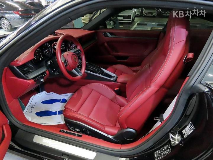 Porsche Carrera 911 992 4S 7