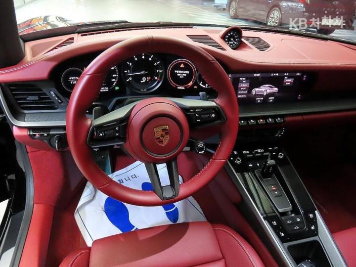 Porsche Carrera 911 992 4S 9